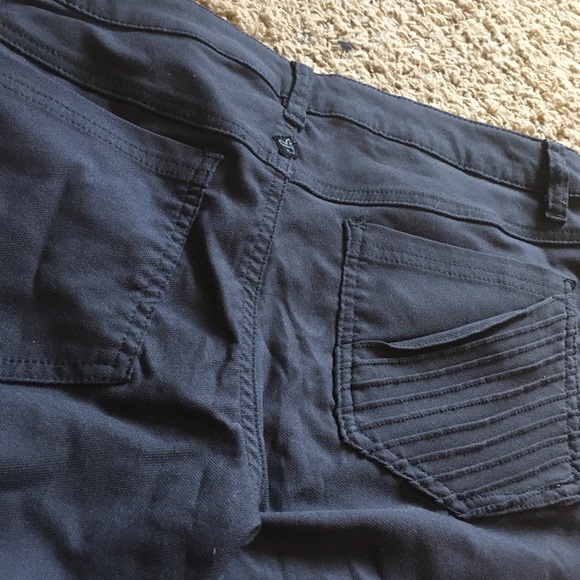 Stylish gray activewear prAna pants - Picture 4 of 7